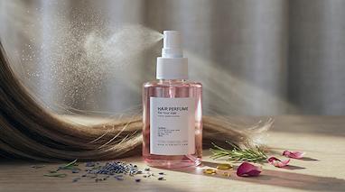 عطر موی ارگانیک، مزایا و تفاوت با عطر معمولی